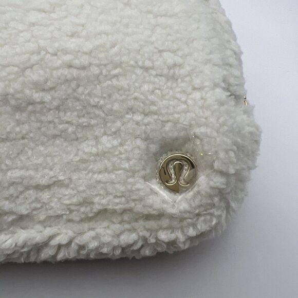 Lululemon Everywhere Fleece Belt Bag - Natural Ivory/Trench 2L New w/tag - Picture 3 of 12